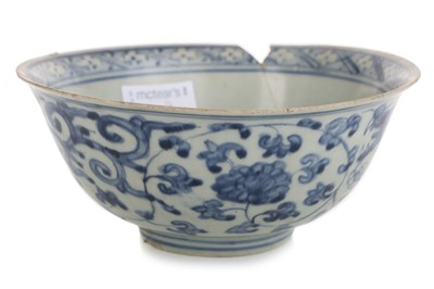 Lot 1184 - CHINESE BLUE AND WHITE POTTERY BOWL