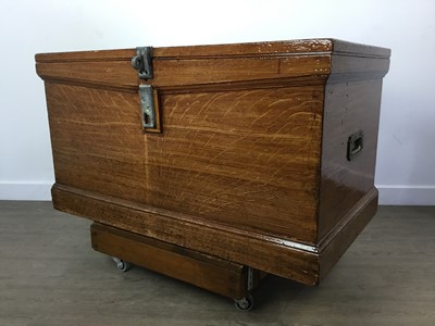 Lot 140 - VICTORIAN SCUMBLED PINE BLANKET CHEST