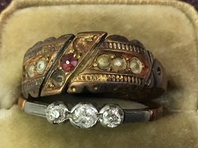 Lot 204 - DIAMOND THREE STONE RING