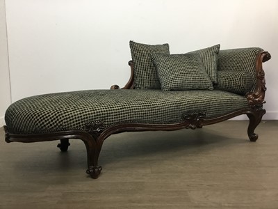 Lot 162 - VICTORIAN ROSEWOOD CHAISE LONGUE