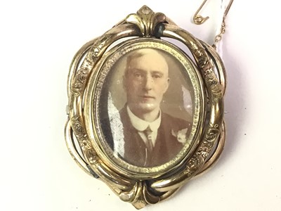 Lot 229 - GILT METAL SWIVEL MOURNING BROOCH