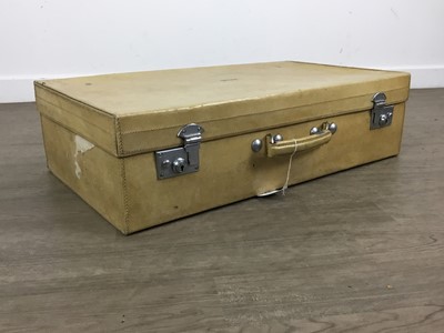 Lot 259 - VINTAGE SUITCASE