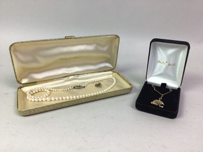 Lot 246 - COLLECTION OF COSTUME JEWELLERY