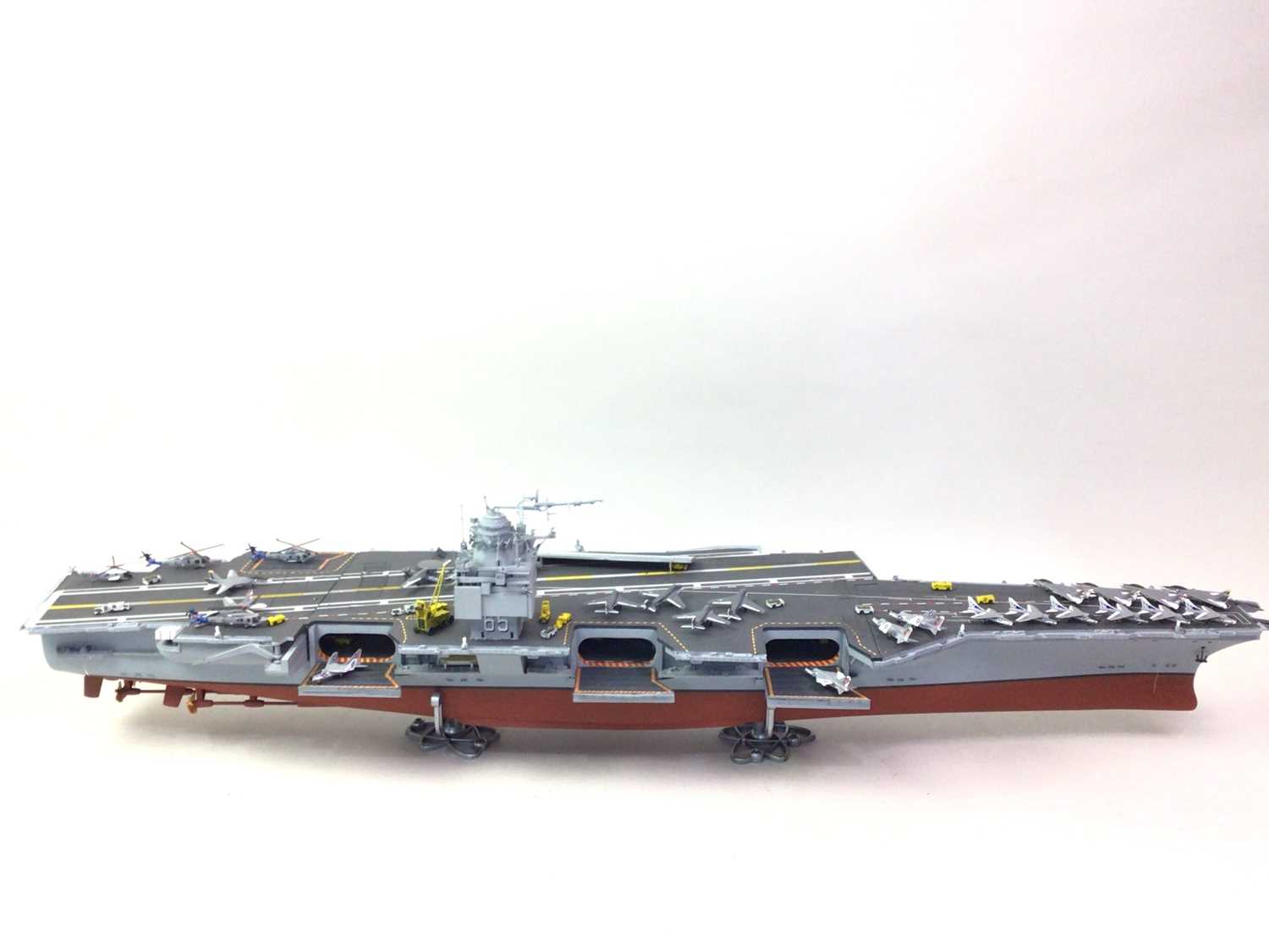 Lot 270 - AMERICAN AIRCRAFT CARRIER MODEL