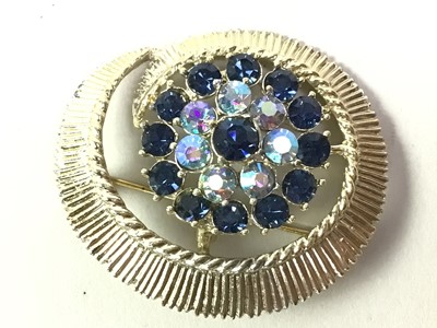 Lot 281 - GROUP OF COSTUME JEWELLERY