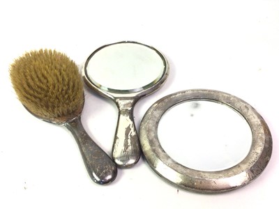 Lot 284 - SMALL CIRCULAR MIRROR IN SILVER FRAME