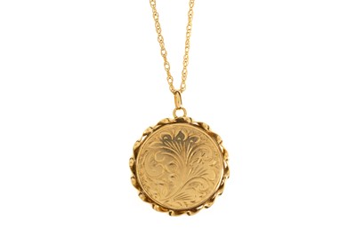 Lot 658 - GOLD LOCKET ON CHAIN