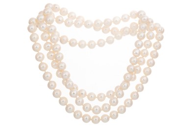 Lot 499 - STRING OF CULTURED PEARLS.