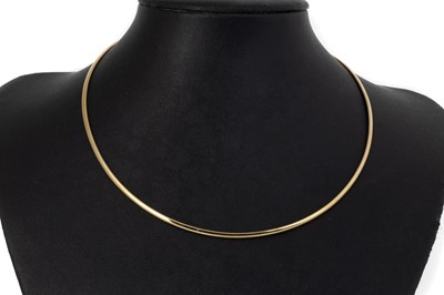 Lot 668 - GOLD NECKLET