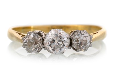 Lot 671 - DIAMOND THREE STONE RING