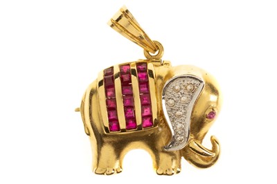 Lot 676 - RUBY AND DIAMOND ELEPHANT PENDANT BROOCH