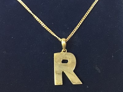 Lot 351 - NINE CARAT GOLD INITIAL PENDANT