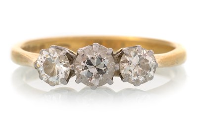 Lot 680 - DIAMOND THREE STONE RING