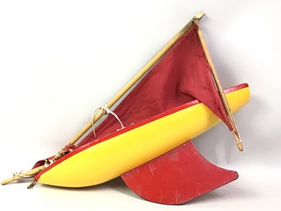 Lot 392 - VINTAGE YACHT