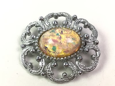 Lot 322 - COLLECTION OF COSTUME JEWELLERY