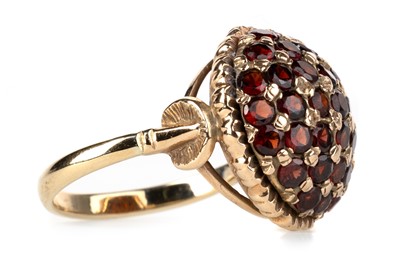 Lot 687 - GARNET BOMBE RING