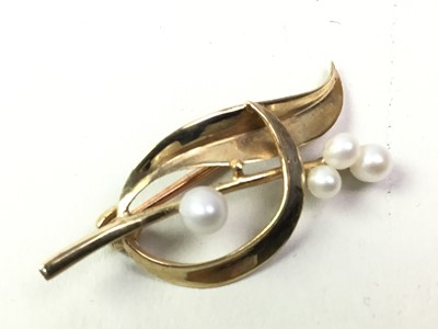 Lot 325 - COLLECTION OF PEARL STUD EARRINGS
