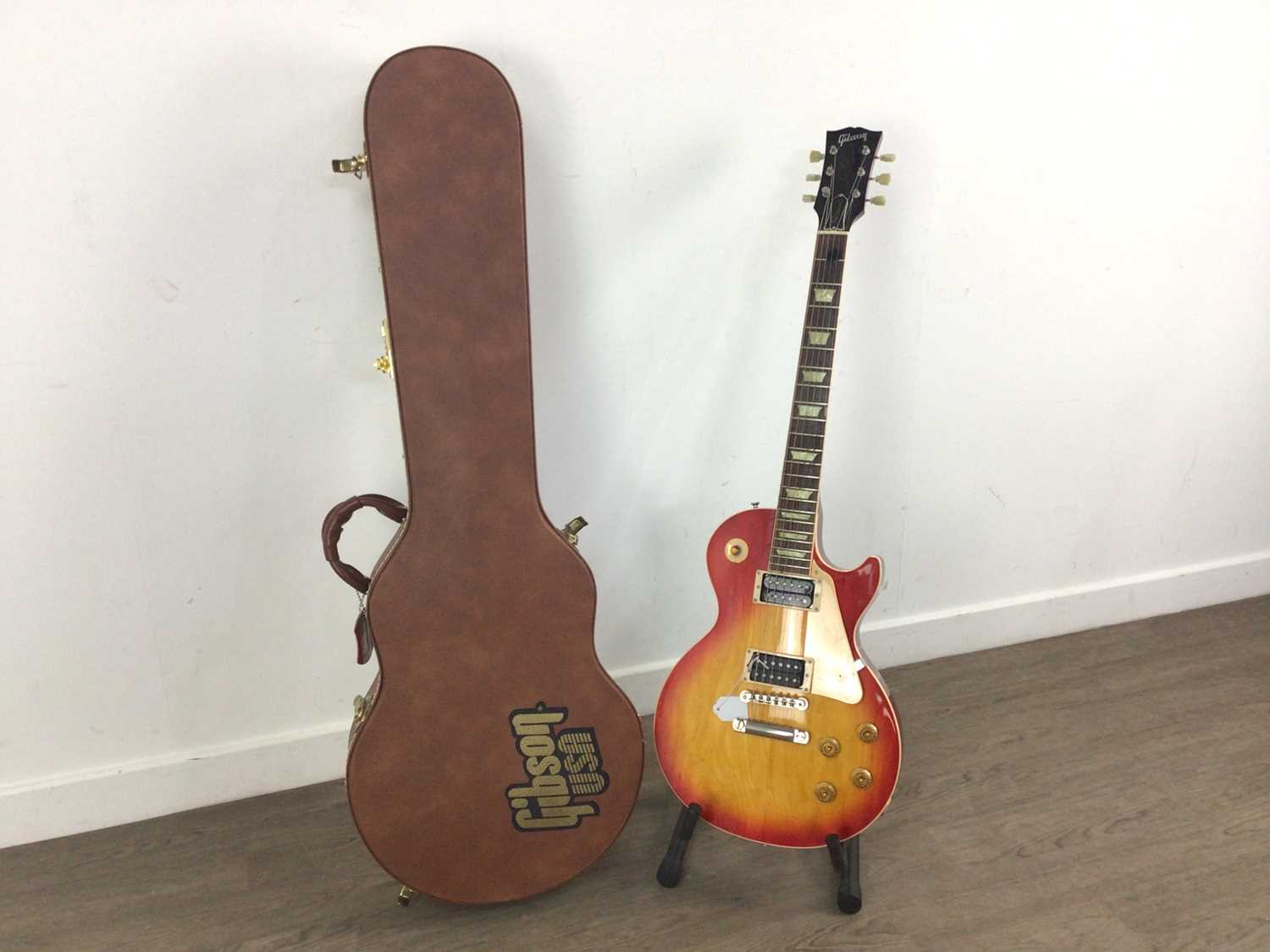 Lot 1027 - GIBSON LES PAUL CLASSIC 1960 RE-ISSUE ELECTRIC GUITAR