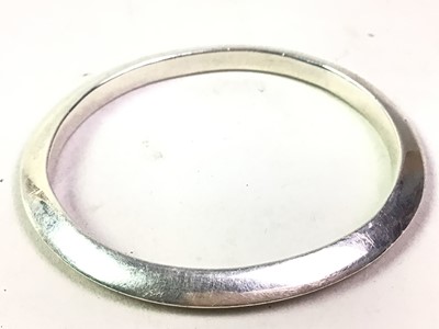 Lot 551 - SILVER BANGLE