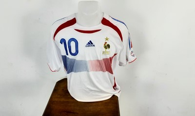 Lot 1736 - ZINEDINE ZIDANE OF FRANCE, SIGNED SHIRT