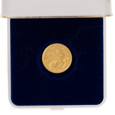 Lot 102 - ELIZABETH II ISLE OF MAN GOLD HALF SOVEREIGN