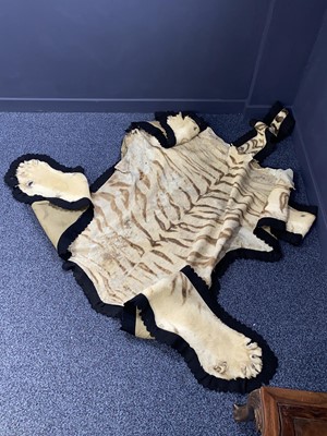Lot 88 - IN THE MANNER OF ROWLAND WARD, TAXIDERMY TIGER SKIN RUG