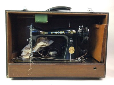Lot 581 - SINGER ELECTRIC SEWING MACHINE