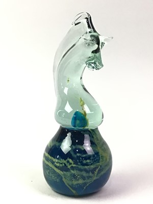 Lot 469 - MDINA GLASS VASE