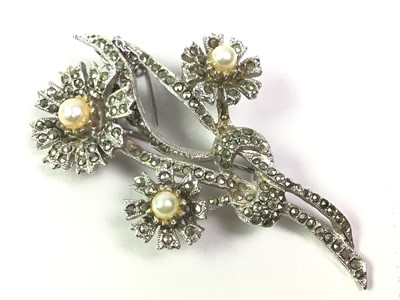 Lot 653 - COLLECTION OF COSTUME JEWELLERY