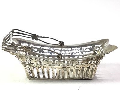Lot 598 - LATE EDWARDIAN/EARLY GEORGE V SILVER BASKET