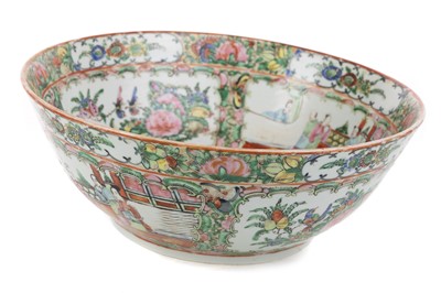 Lot 1199 - CHINESE CANTON FAMILLE ROSE PUNCH BOWL