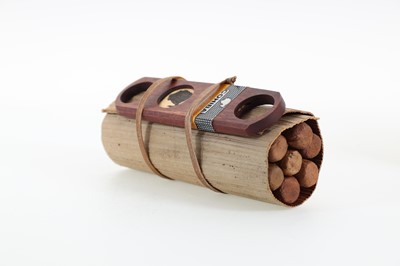 Lot 396 - COLLECTION OF CIGARS AND CIGAR PARAPHERNALIA