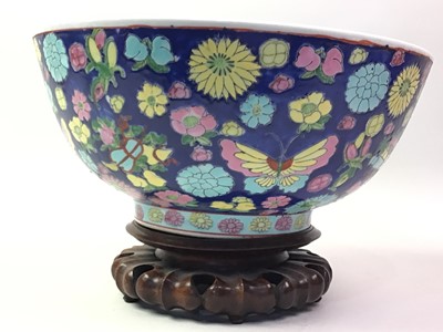 Lot 499 - CHINESE STONEWARE CIRCULAR BOWL