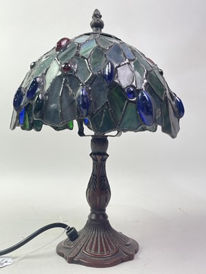 Lot 688 - SMALL TIFFANY STYLE TABLE LAMP