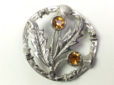 Lot 725 - GROUP OF COSTUME JEWELLERY