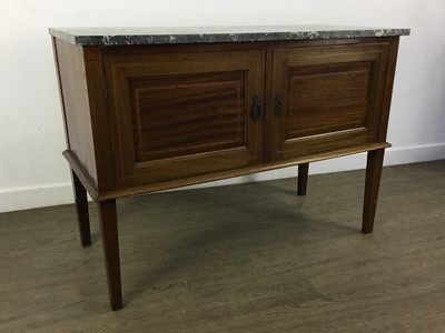 Lot 756 - EDWARDIAN MAHOGANY WASHSTAND