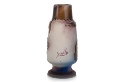 Lot 447 - ÉMILE GALLÉ (FRENCH, 1846-1904), 'GERANIUM' CAMEO GLASS BOTTLE VASE