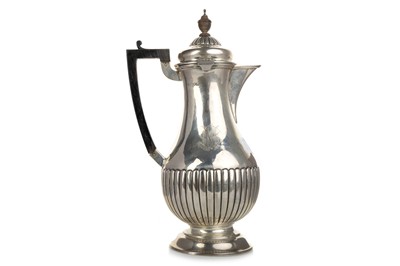 Lot 807 - EDWARDIAN SILVER CLARET JUG