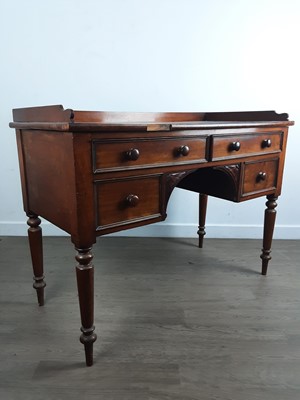 Lot 117 - VICTORIAN MAHOGANY DESK