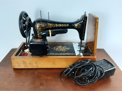 Lot 116 - SINGER SEWING MACHINE