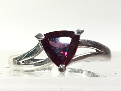 Lot 199 - GEMSTONE DRESS RING