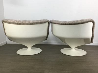 Lot 464 - GEOFFREY HARCOURT FOR ARTIFORT, PAIR OF 975 SWIVEL LOUNGE CHAIRS
