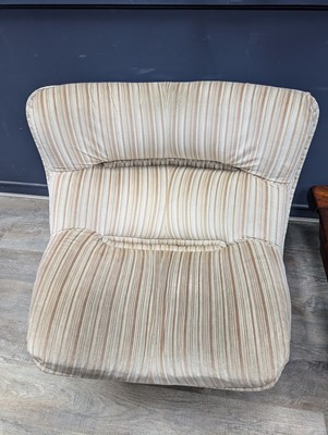 Lot 464 - GEOFFREY HARCOURT FOR ARTIFORT, PAIR OF 975 SWIVEL LOUNGE CHAIRS