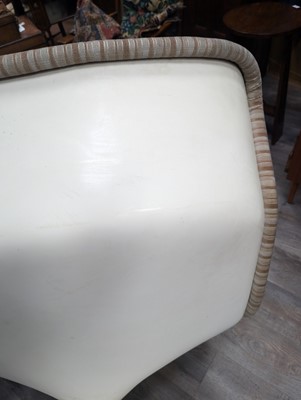 Lot 464 - GEOFFREY HARCOURT FOR ARTIFORT, PAIR OF 975 SWIVEL LOUNGE CHAIRS