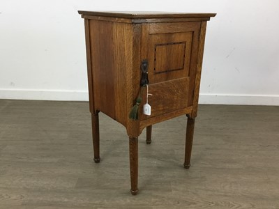 Lot 465 - ARTS & CRAFTS OAK BEDSIDE CUPBOARD