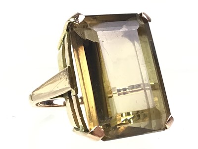 Lot 171 - SMOKY QUARTZ RING