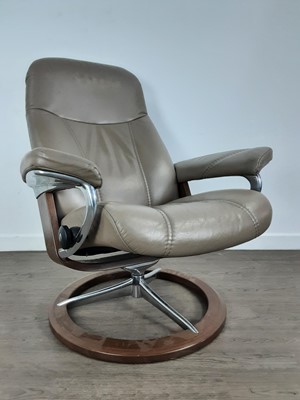 Lot 280 - EKORNESS STRESSLESS SWIVEL RECLINER LEATHER CHAIR