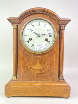 Lot 305 - OAK MANTEL CLOCK