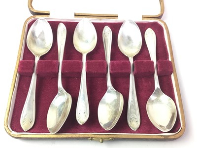 Lot 367 - SET OF ELIZABETH II SILVER TEA SPOONS