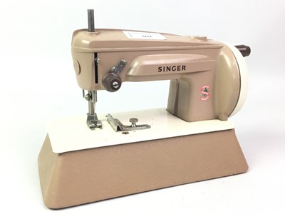 Lot 369 - CHILD'S SINGER SEWING MACHINE